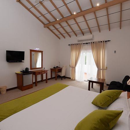Seasons Hotel Курунегала Екстериор снимка