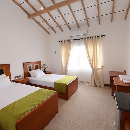 Seasons Hotel Курунегала Екстериор снимка