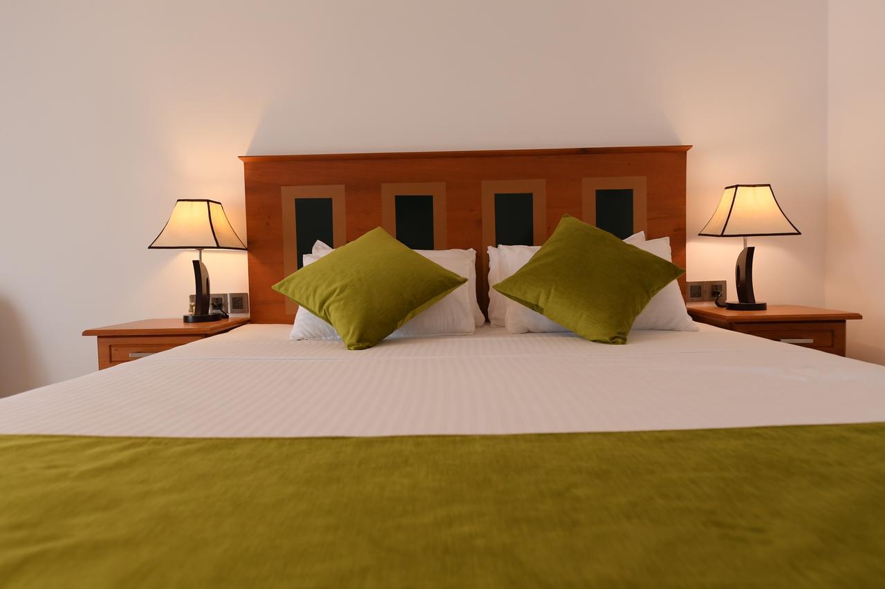 Seasons Hotel Курунегала Екстериор снимка