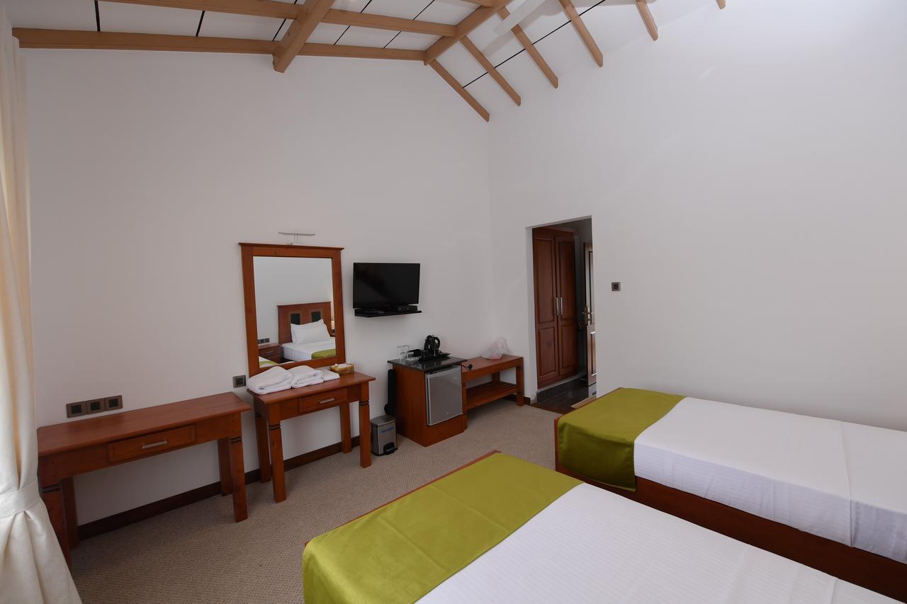 Seasons Hotel Курунегала Екстериор снимка