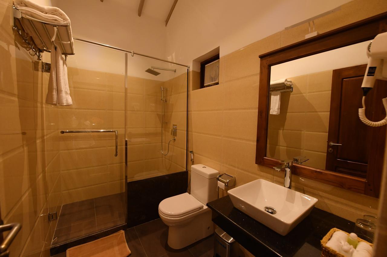 Seasons Hotel Курунегала Екстериор снимка